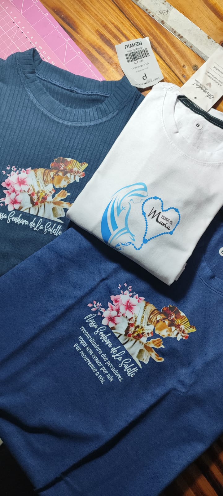 Camisetas religiosas personalizadas com estampas Nossa Senhora de La Salette e Filhos de Maria