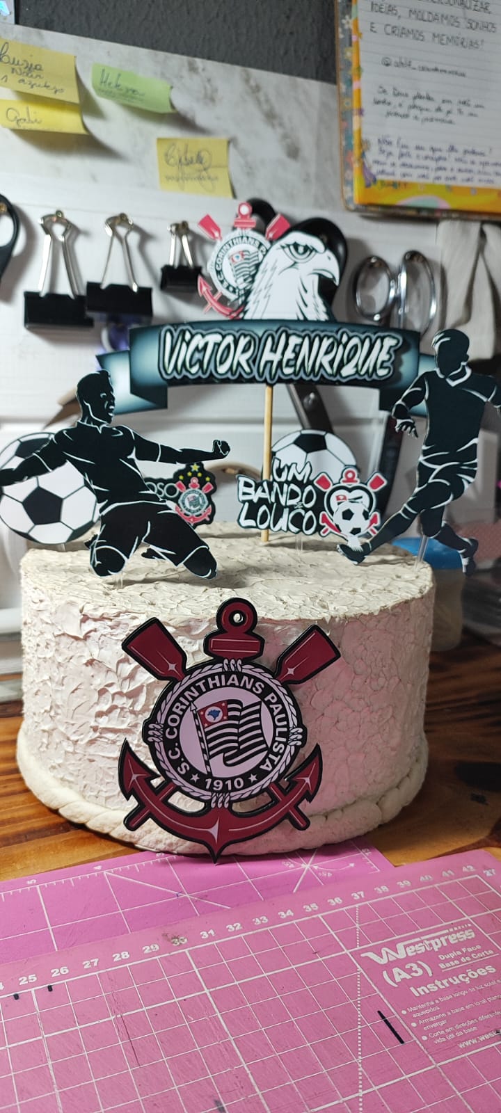 Topo de bolo personalizado com tema Corinthians e nome Victor Henrique